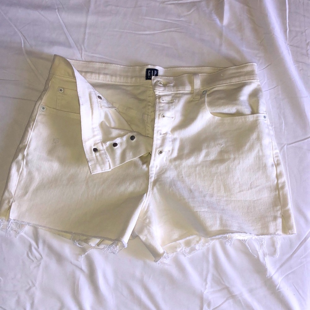 Gap white denim shorts. Size 30